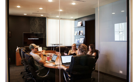 Best Side-Hustles for Students to Earn Money Online (2025 Ultimate Guide to Start Earning)